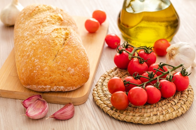 Mediterraan eten brood olie olijf en tomaat