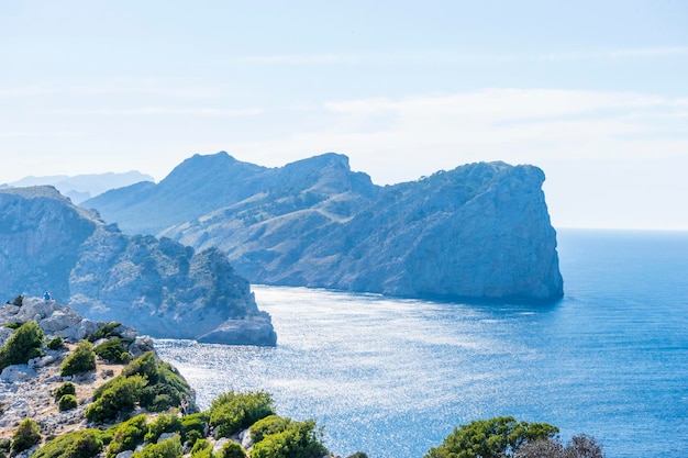 Mediterrane kust op het eiland Ibiza in Spanje, vakantie- en zomerscène