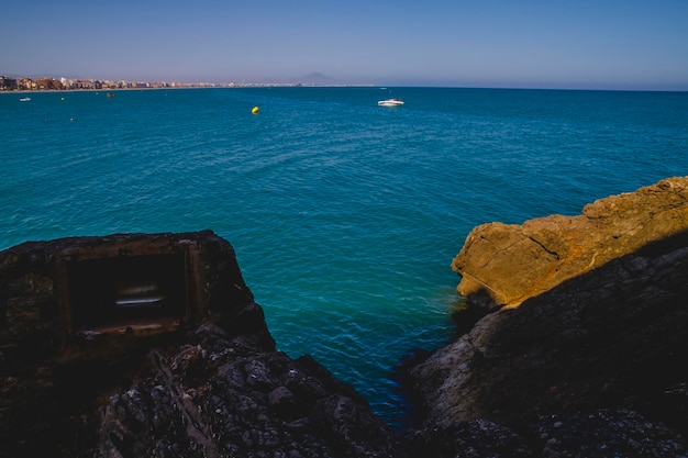 Mediterrane scene, peniscola stad gelegen in spanje