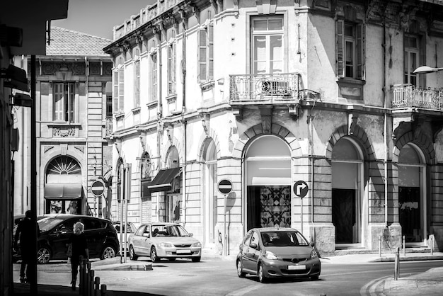 Mediterrane stadsstraat Zwart-wit