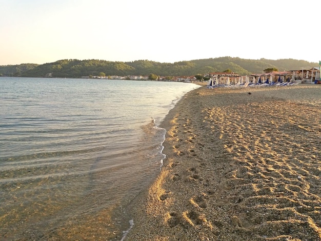 ギリシャの朝の地中海が昇った