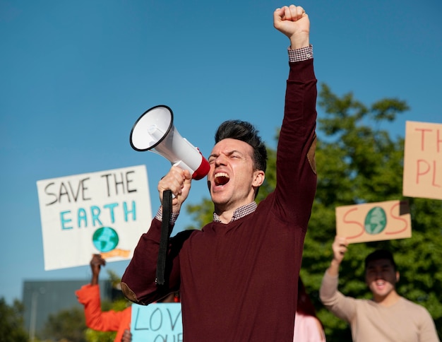 Medium geschoten mensen protesteren