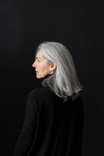 Photo medium shot beautiful woman with grey hair