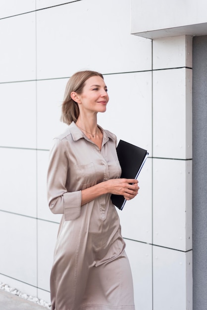 Medium shot confident business woman