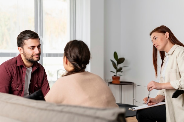 Medium shot couple at therapy session