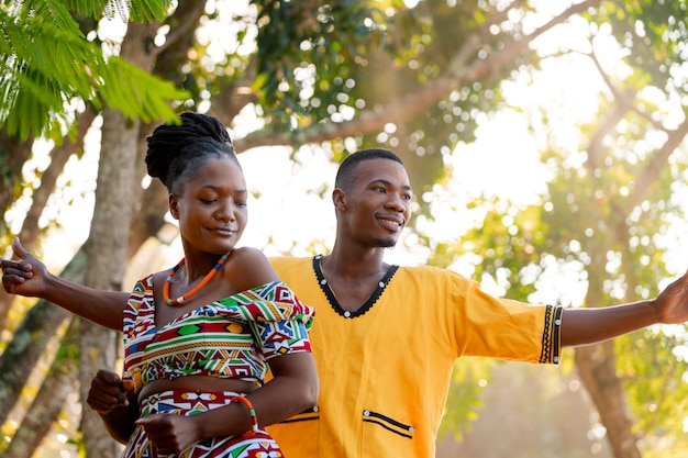 Photo medium shot couple wearing native attire