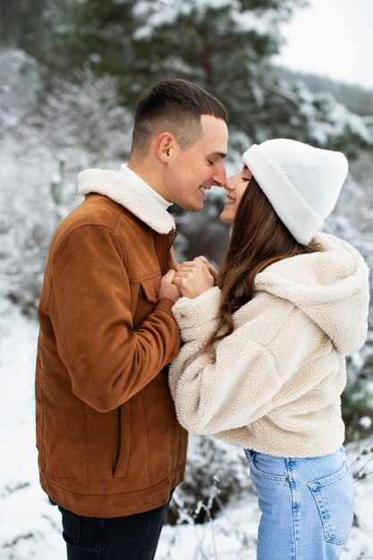 Photo medium shot cute couple winter time