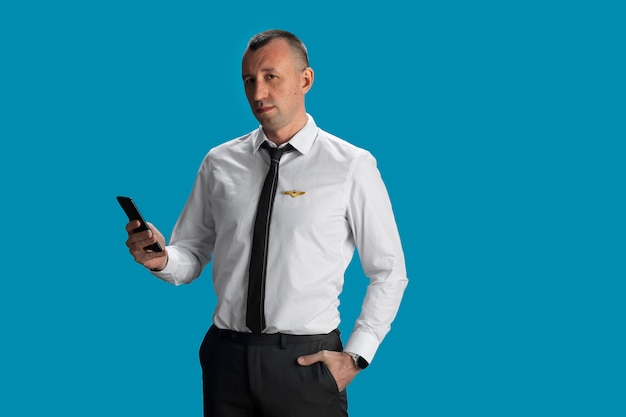 Medium shot flight attendant holding smartphone