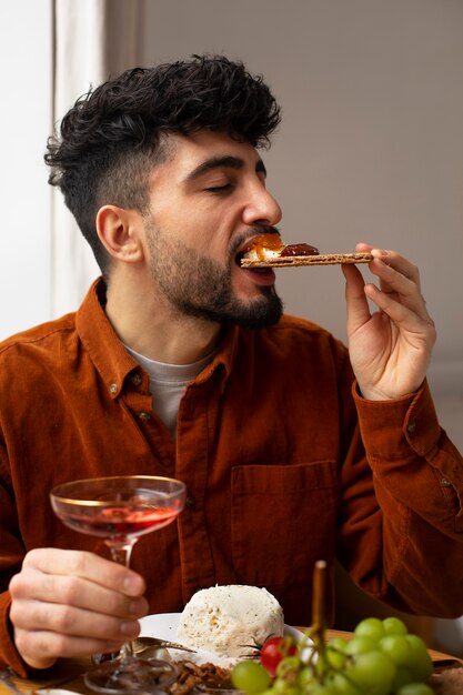 Formaggio fresco mangiatore di uomini del piano medio