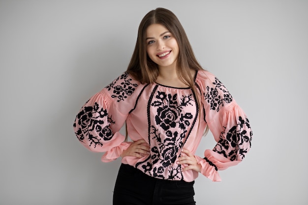 Photo medium shot smiley woman posing with embroidered shirt