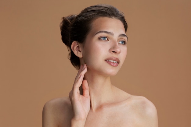 Photo medium shot smiley young woman posing