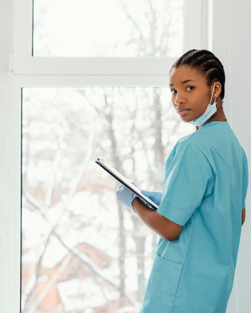 Medium shot woman holding clipboard