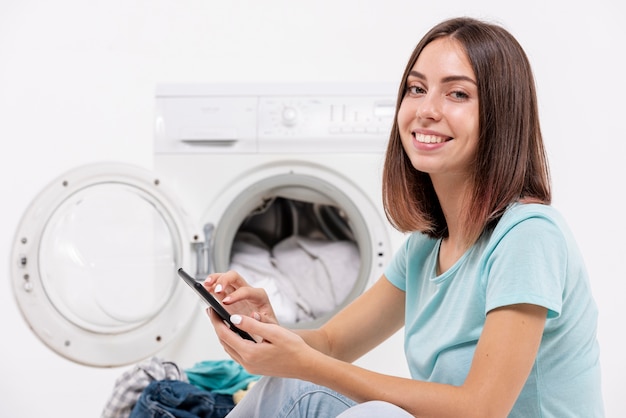 Medium shot woman holding a smartphone