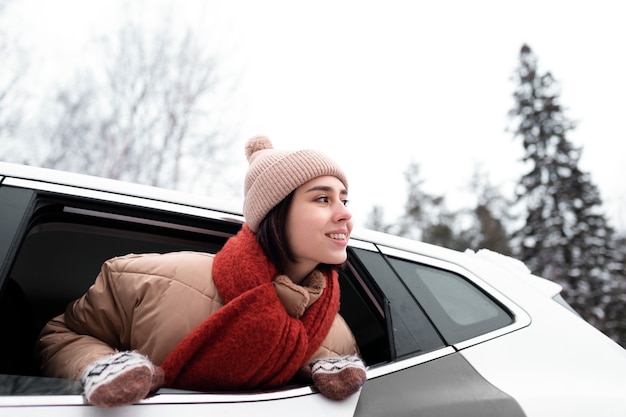 Photo medium shot woman out the window car