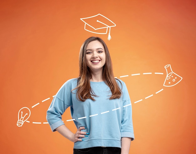 Donna del colpo medio che posa con il fondo di graduazione