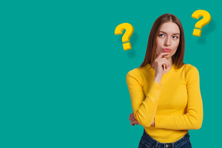 Photo medium shot woman posing with question marks