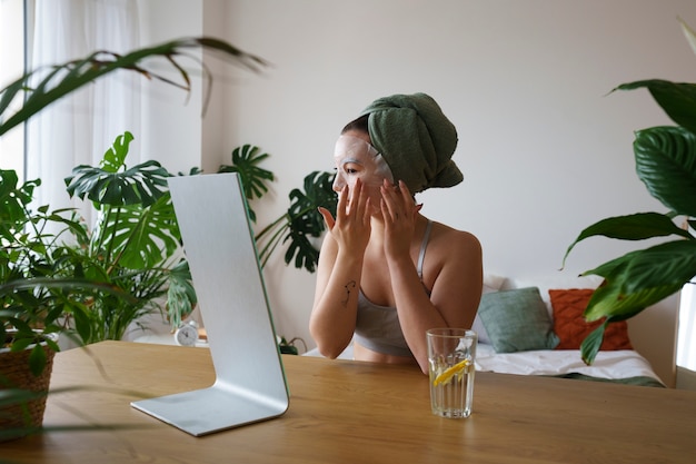 Photo medium shot woman practicing selfcare