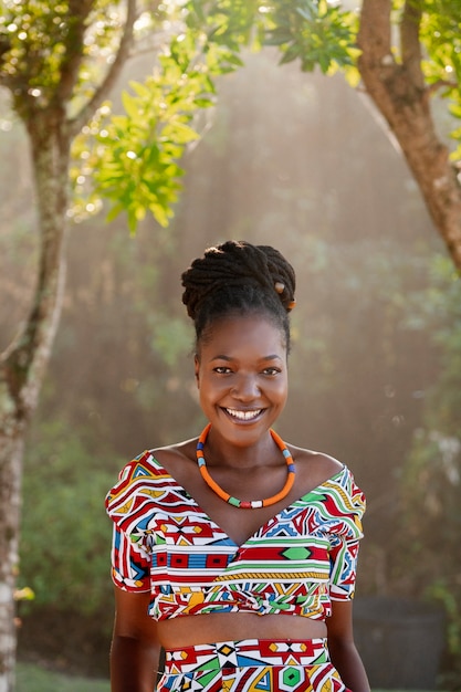 Photo medium shot woman wearing native attire