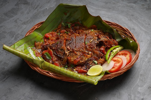 Meen Pollichathu of vis pollichathu, lekker kerala gerecht, vis met masala gekookt in bananenblad.