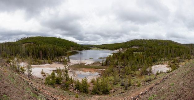 Meer en bergen in het Amerikaanse landschap