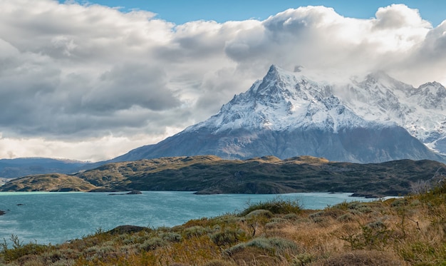 Meer Lago del Pehoe in het nationale park Torres del Paine in Patagonië, Chili.