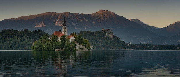 Meer van Bled in Slovenië bij zonsondergang