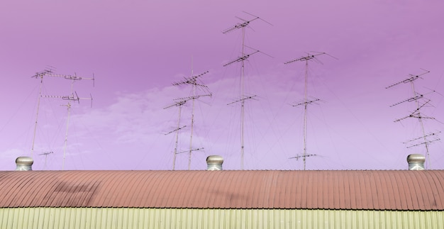 Meerdere tv-antennes op het dak