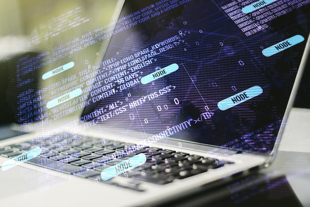 Meervoudige blootstelling van abstracte creatieve coderingsschets met wereldkaart op moderne laptop kunstmatige intelligentie als achtergrond en neurale netwerkenconcept