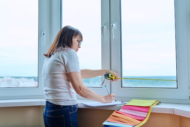 Meesvenster voor vrouwen met maatband, kleermakerij