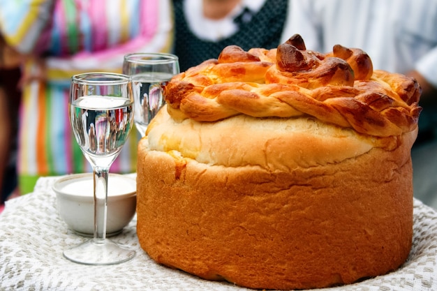 Meeting newlyweds after the wedding of the Slavic wedding traditions: loaf of bread, salt and vodka.