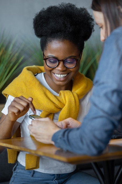 Meeting the spirit of girls in a coffee shop