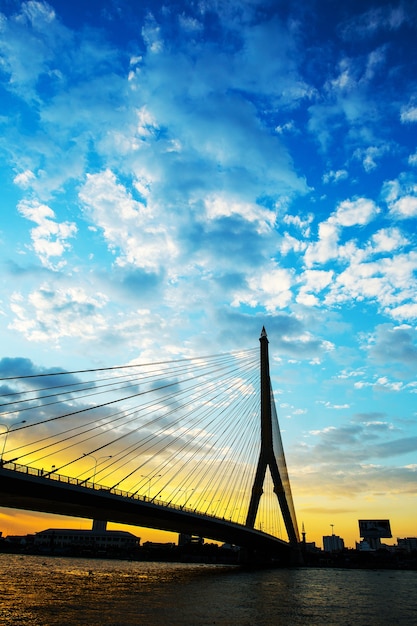 Mega brug in Bangkok, Thailand (Rama 8 Bridge)