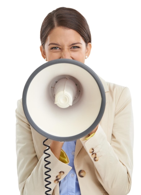 Megafoon schreeuw en portret van zakenvrouw op witte achtergrond voor nieuws uitzending en informatie Aankondiging communicatie en persoon met bullhorn voor spraak stem en aandacht in de studio
