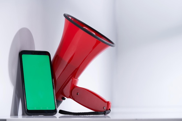 Photo megaphone and megaphone on white background