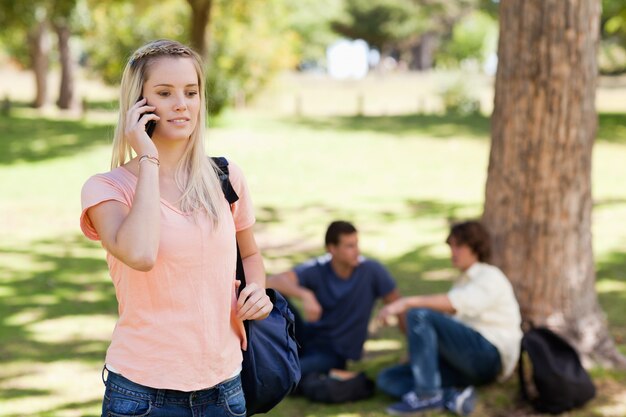 Meisje aan de telefoon