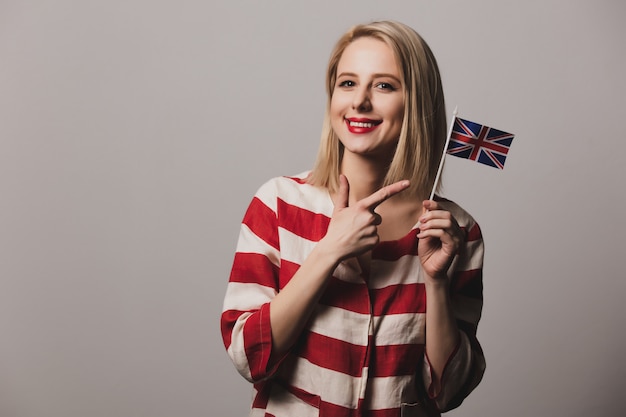 Meisje houdt britse vlag