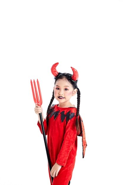 Meisje in een Halloween-kostuumduivel