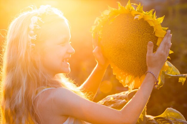 Meisje met de zonnebloem