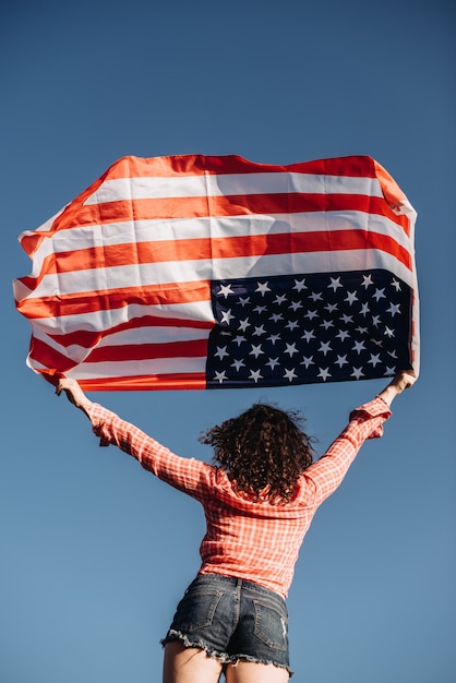 Meisje met een Amerikaanse vlag Independence Day