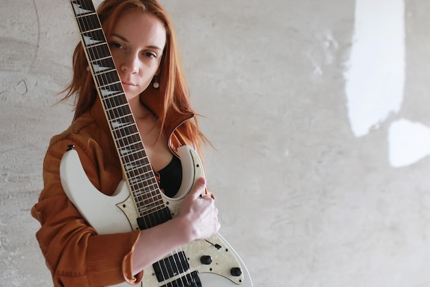 Meisje met elektrische gitaar rock