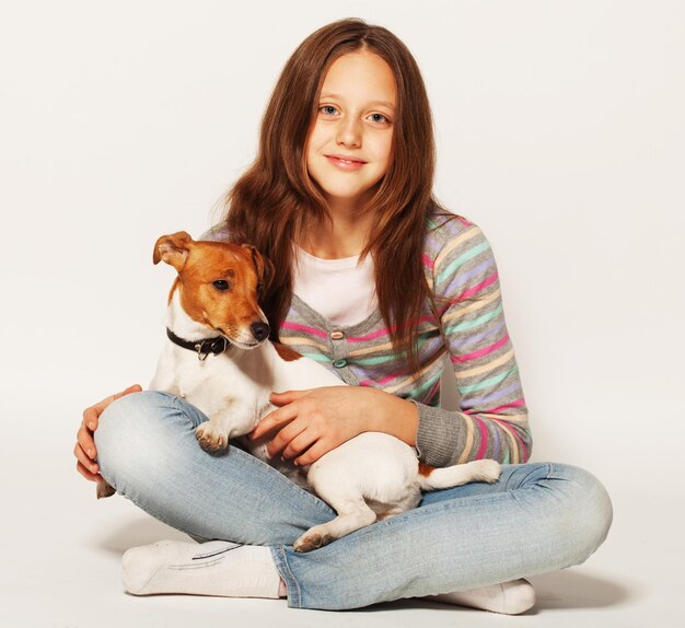 Meisje met jack russell terrier