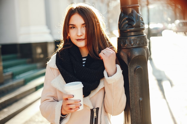 Meisje met koffie