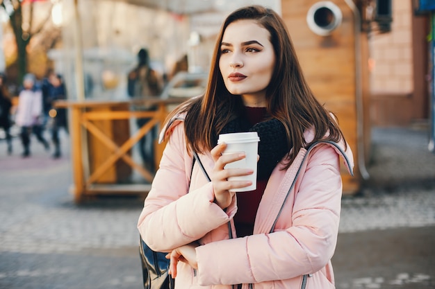 Meisje met koffie