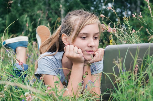 Meisje met laptop