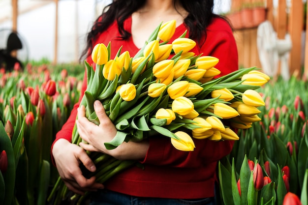 Meisje met tulpen