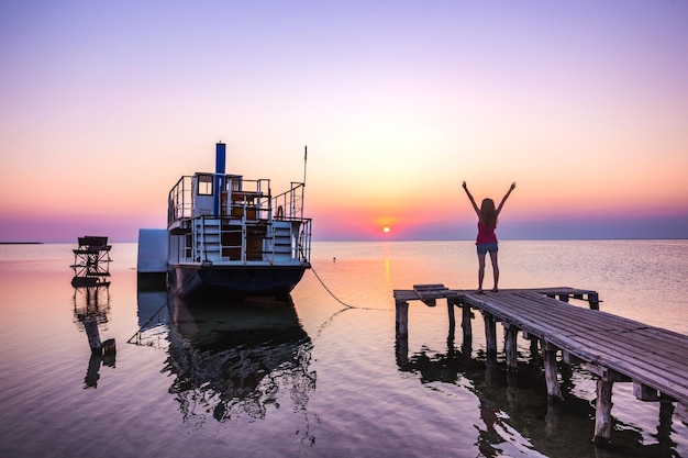 Meisje op de pier