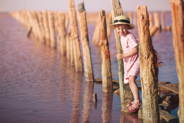 Meisje op het strand.
