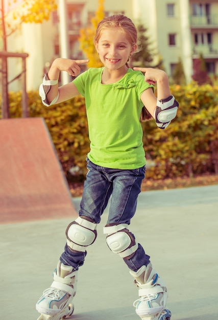 Meisje op rolschaatsen