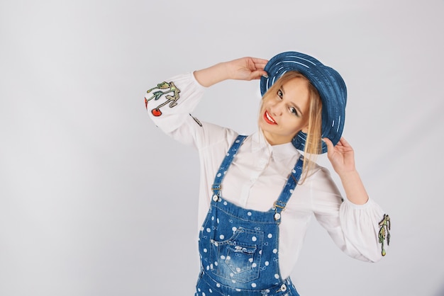 meisje poseren in Studio