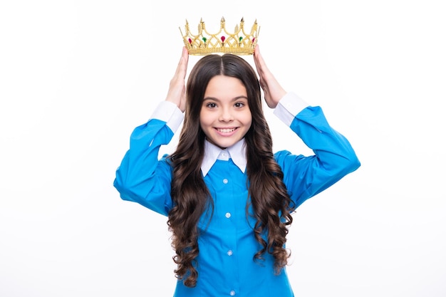 Meisjes feest grappig kind in kroon Kind koningin draagt diadeem tiara Schattige kleine prinses portret